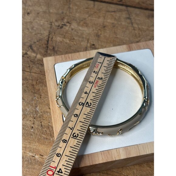 Joan Boyce signed Vintage  Gold-Tone & Cream Enamel Hinged Bangle With Rhineston - Picture 9 of 13